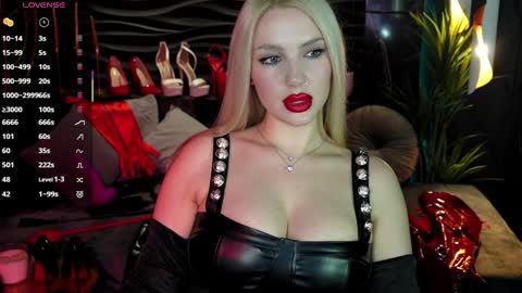 Snapshot of mistress_darsy chatting on January 21, 2025, 8:11 pm Darsy online show from January 21, 2025, 8:11 pm