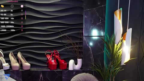 Snapshot of mistress_darsy chatting on January 25, 2025, 5:19 pm Darsy online show from January 25, 2025, 5:19 pm