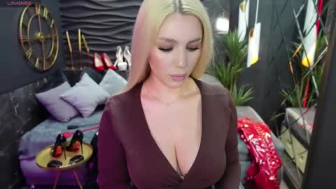 Snapshot of mistress_darsy chatting on February 10, 2025, 1:44 pm Darsy online show from February 10, 2025, 1:44 pm