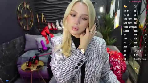 Snapshot of mistress_darsy chatting on February 11, 2025, 1:41 pm Darsy online show from February 11, 2025, 1:41 pm