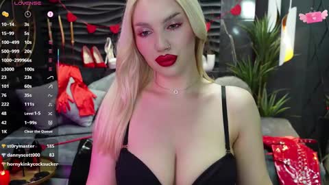 Snapshot of mistress_darsy chatting on February 14, 2025, 12:03 pm Darsy online show from February 14, 2025, 12:03 pm