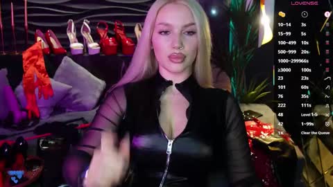 Snapshot of mistress_darsy chatting on February 20, 2025, 5:18 pm Darsy online show from February 20, 2025, 5:18 pm