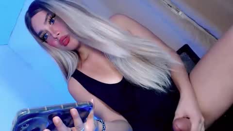 Snapshot of mistress_kim18 chatting on November 4, 2025, 4:44 am mistress kim18 online show from November 4, 2025, 4:44 am