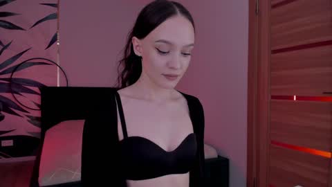Snapshot of mistress_mialibra chatting on December 4, 2024, 1:47 am Mistress Mia online show from December 4, 2024, 1:47 am