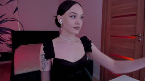 Snapshot of mistress_mialibra chatting on December 25, 2024, 1:53 am Mistress Mia online show from December 25, 2024, 1:53 am