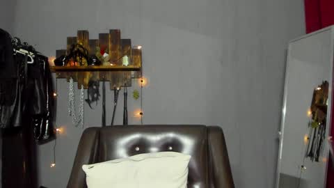 Snapshot of mistress_pamela_ chatting on December 8, 2024, 3:21 am Mistress Pamela online show from December 8, 2024, 3:21 am