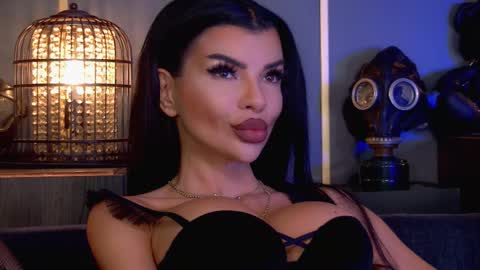 Snapshot of mistresselenia chatting on November 3, 2025, 2:51 pm Elenia online show from November 3, 2025, 2:51 pm