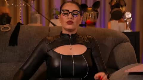 Mistress Kelly online show from November 4, 2025, 12:10 am