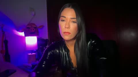 Snapshot of mistresslavinia_ chatting on December 17, 2025, 7:20 pm only mistresslavinia oficial online show from December 17, 2025, 7:20 pm