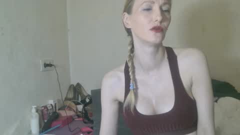 mistressmilly32 online show from April 17, 2026, 3:59 pm