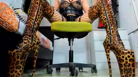 Tiffany online show from December 15, 2025, 5:12 am