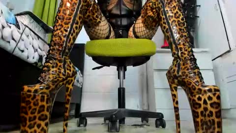 Tiffany online show from April 14, 2026, 12:49 am