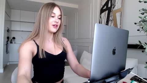 mistressuniverse online show from March 9, 2026, 11:03 am