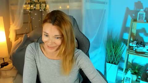 MistyBarnes NONUDE MODEL online show from November 20, 2025, 1:22 pm