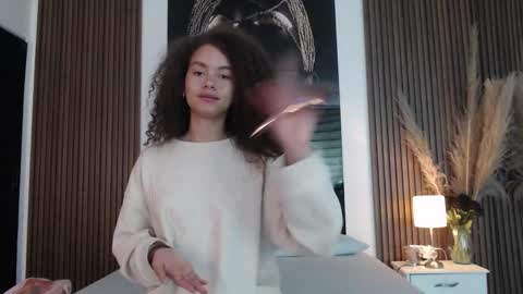 Mtica Brennet online show from November 19, 2025, 3:17 am