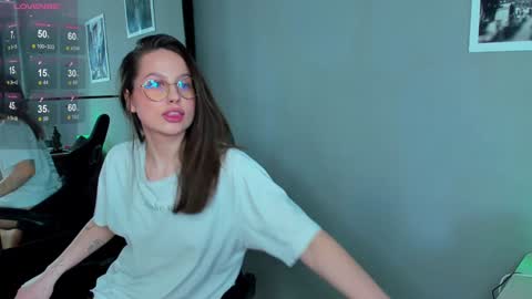 Mia 3 online show from January 6, 2025, 4:58 am