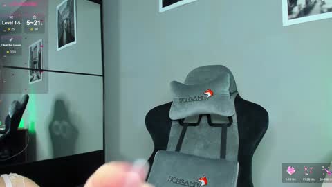 Mia 3 online show from January 7, 2025, 2:31 am