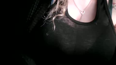 Snapshot of miztrezk chatting on December 22, 2025, 3:20 pm miztrezk online show from December 22, 2025, 3:20 pm