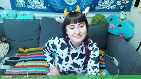 Elizabxth Fields online show from October 28, 2025, 4:20 pm