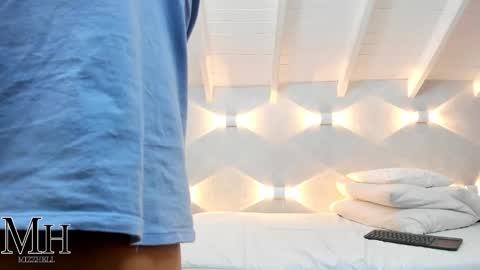 mizzhell_ online show from November 16, 2025, 12:44 pm