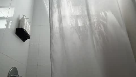 us online show from September 28, 2025, 6:35 pm