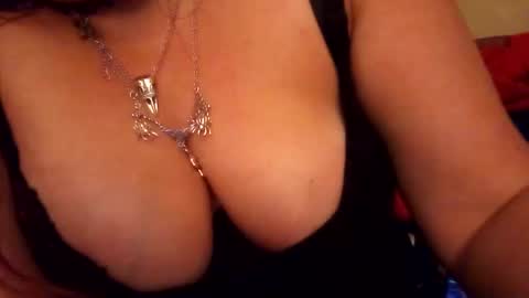mkroze00027912025 online show from June 6, 2026, 4:28 am