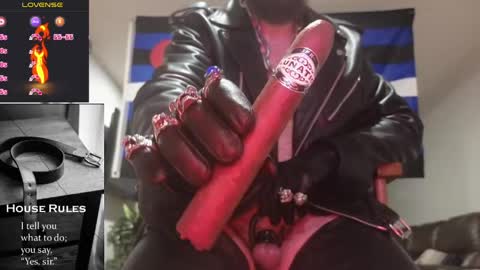 SMOKINsnakeEYEZ online show from May 1, 2026, 11:31 pm