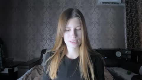 Lili online show from September 28, 2025, 10:09 am