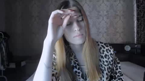 Lili online show from October 9, 2025, 10:46 am