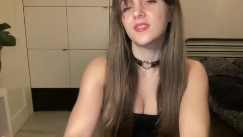 mmminnie online show from February 8, 2025, 7:27 pm