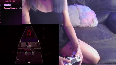 minaDarling online show from November 5, 2025, 5:51 am