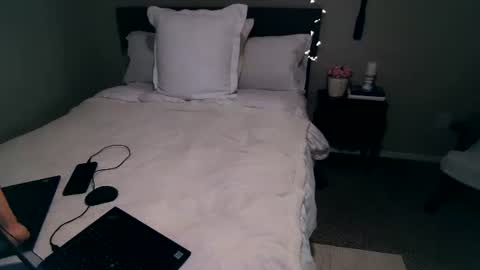 Snapshot of mmmmmwah chatting on November 3, 2025, 5:20 am Angel online show from November 3, 2025, 5:20 am