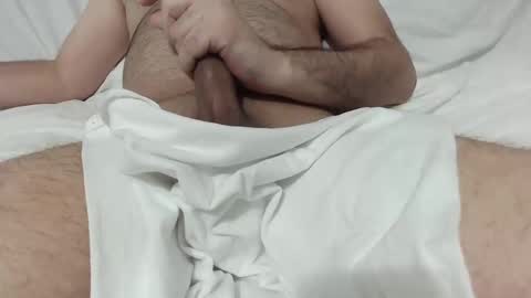 Snapshot of mo0085 chatting on April 12, 2026, 9:53 pm Laith online show from April 12, 2026, 9:53 pm