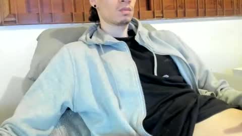 Snapshot of moderdelier chatting on November 1, 2025, 7:21 am DigBreed online show from November 1, 2025, 7:21 am