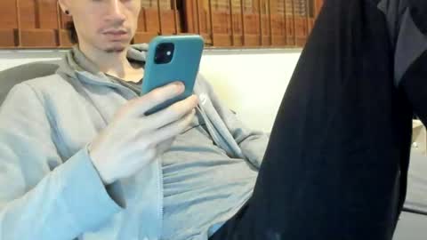 Snapshot of moderdelier chatting on November 8, 2025, 12:27 pm DigBreed online show from November 8, 2025, 12:27 pm