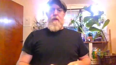 Snapshot of moeblick chatting on December 4, 2025, 12:58 pm moeblick online show from December 4, 2025, 12:58 pm