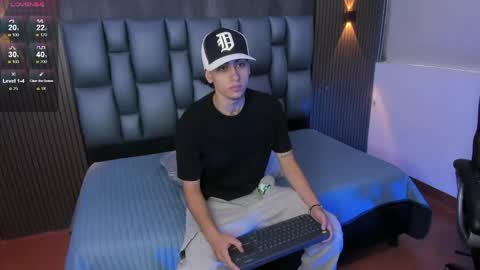 mohamed_malik online show from May 16, 2026, 12:15 pm