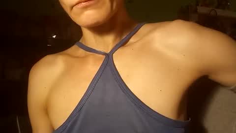 Snapshot of mohawkred chatting on June 5, 2026, 1:34 am MohawkRed online show from June 5, 2026, 1:34 am