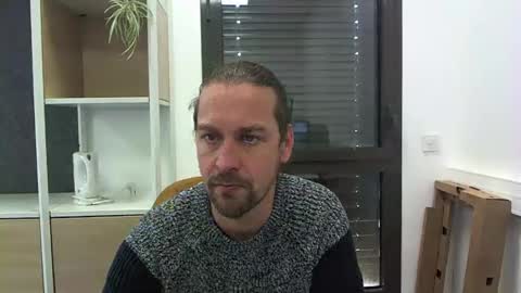 Snapshot of moi9876543210 chatting on January 21, 2025, 12:29 pm Julien online show from January 21, 2025, 12:29 pm