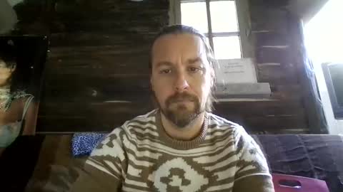 Snapshot of moi9876543210 chatting on November 13, 2025, 10:14 am Julien online show from November 13, 2025, 10:14 am