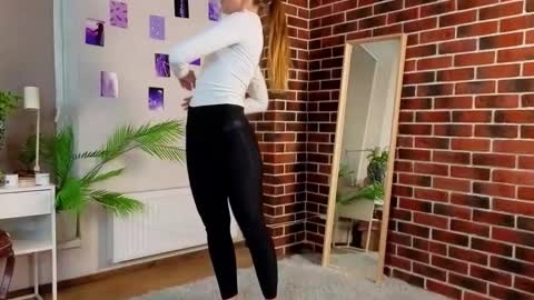 Kylie online show from September 22, 2025, 7:27 pm