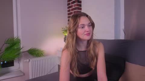 Kylie online show from November 12, 2025, 7:24 pm