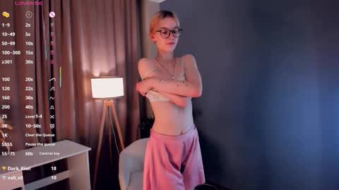 Laura online show from October 8, 2025, 1:25 am