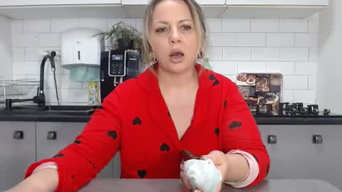 erika online show from December 22, 2024, 9:33 am