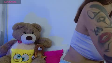 Snapshot of moll1e_ chatting on January 7, 2025, 9:46 pm M o L l i E  online show from January 7, 2025, 9:46 pm