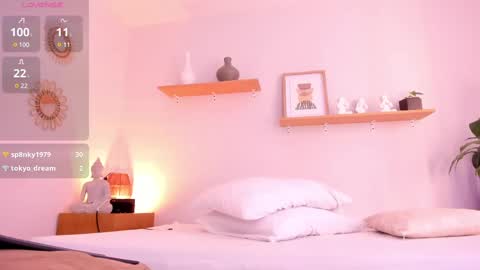 Snapshot of moll1e_ chatting on February 12, 2025, 3:38 pm M o L l i E  online show from February 12, 2025, 3:38 pm