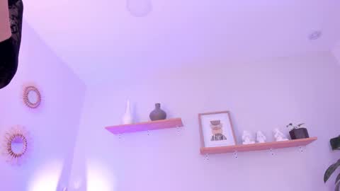 Snapshot of moll1e_ chatting on March 6, 2025, 6:26 pm M o L l i E  online show from March 6, 2025, 6:26 pm