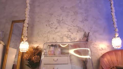 Moly online show from October 3, 2025, 6:32 am