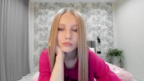 Snapshot of molly_555 chatting on October 13, 2025, 2:11 am Sima online show from October 13, 2025, 2:11 am