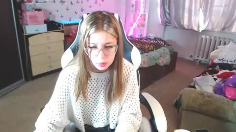 Snapshot of molly_barbie chatting on March 6, 2025, 4:41 am Molly Prvt is open online show from March 6, 2025, 4:41 am